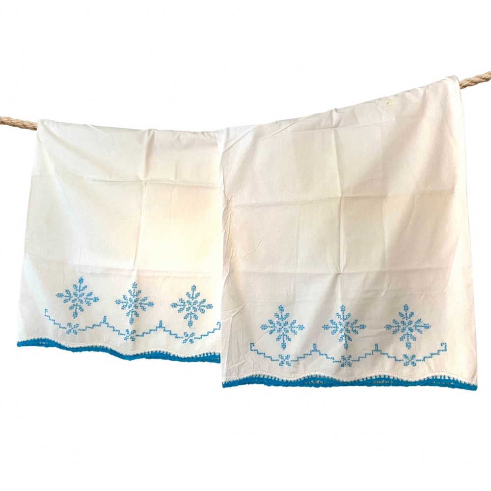 Vintage winter Pillowcases with Blue snowflake Embroidery